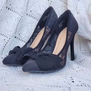 [EUC] Lauren Conrad Black Lace Heels With Velvet Bow Size 7